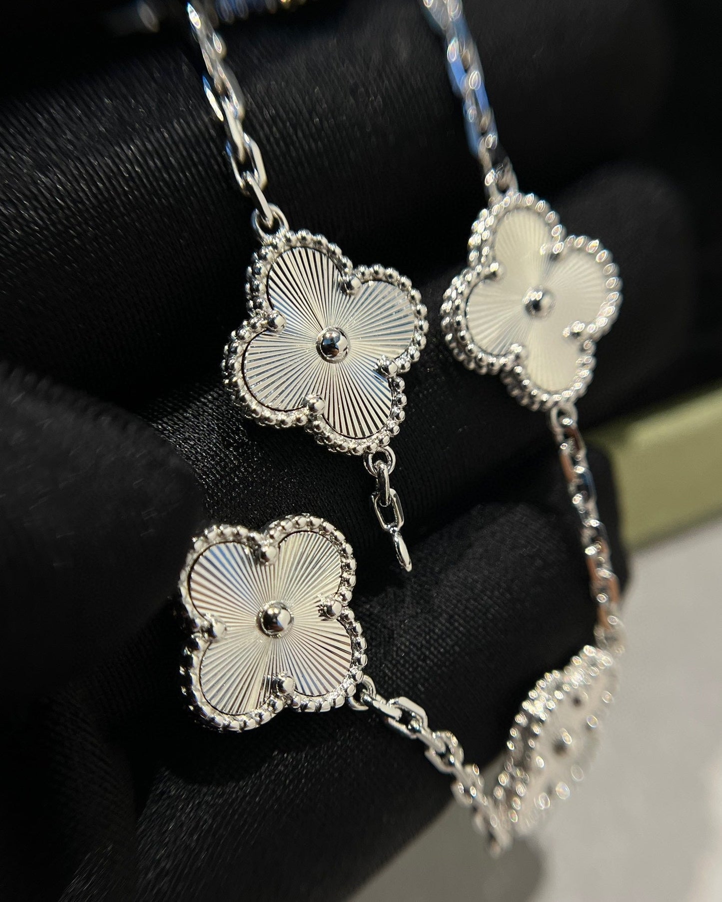 [AM]LUCKY CLOVER 5-MOTIF BRACELET - LASER COLLECTION