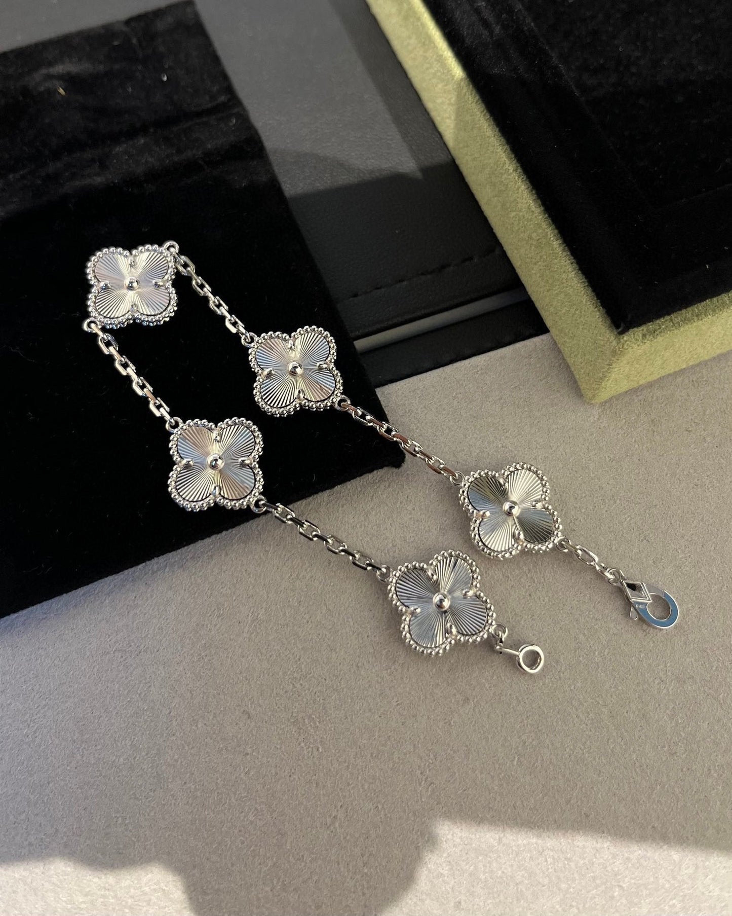 [AM]LUCKY CLOVER 5-MOTIF BRACELET - LASER COLLECTION
